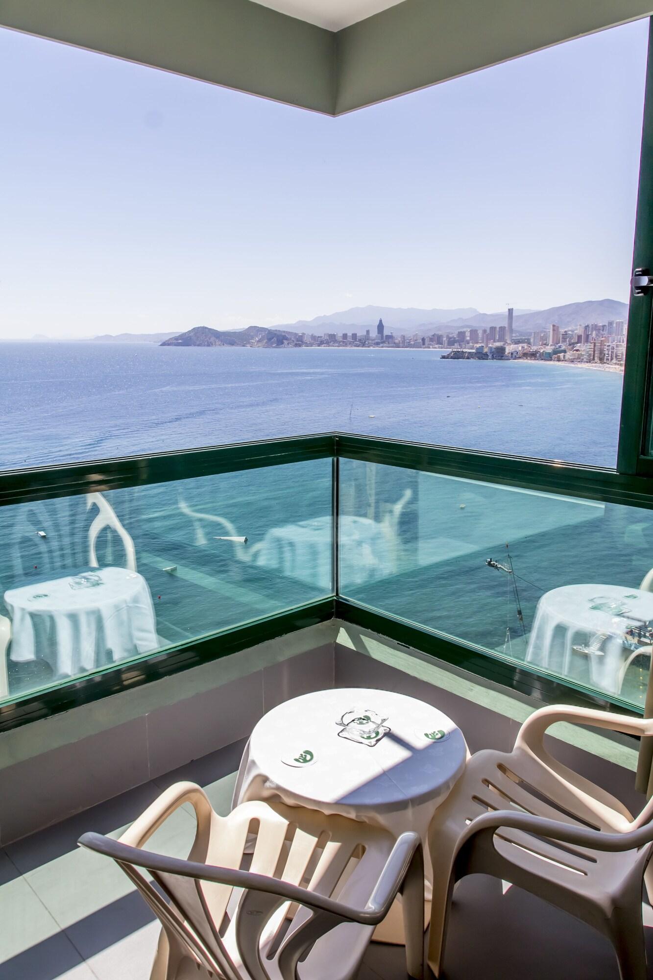 Hotel Benikaktus 3*